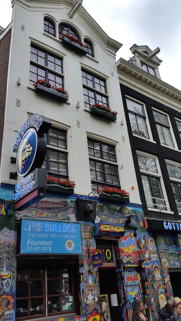 Buldog - zvanično prvi coffee shop u Amsterdamu, a nije kafa ono što prodaju