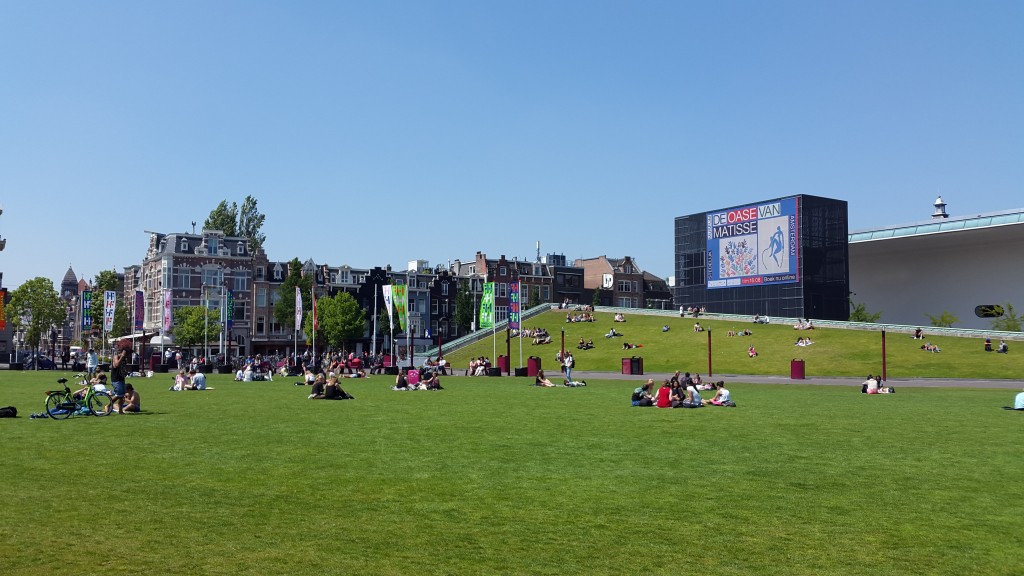 Park ispred muzeja Van Gog