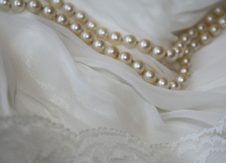 „Bisernom ogrlicom“ do seksualnog vrhunca: Tajna erotske igre koja budi sve čulo u tebi