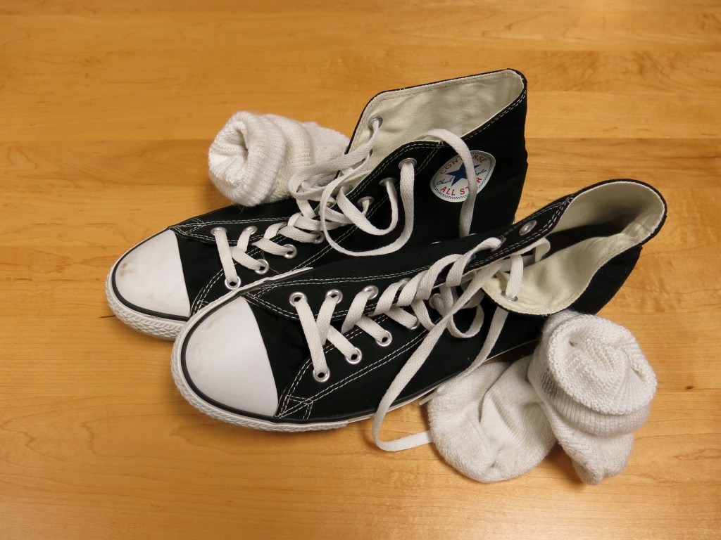 sneakers-710458_1920