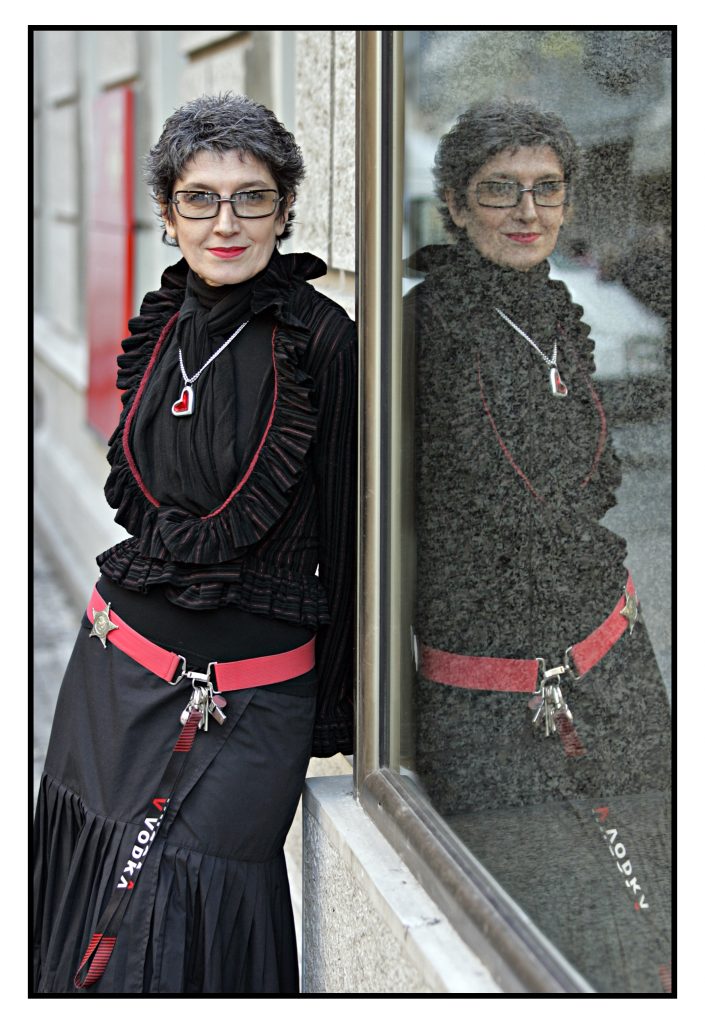 JASMINA SANADER KOSTIMOGRAF I MODNI DIZAJNER Beograd 3.12.2005. foto Željko Jovanovich