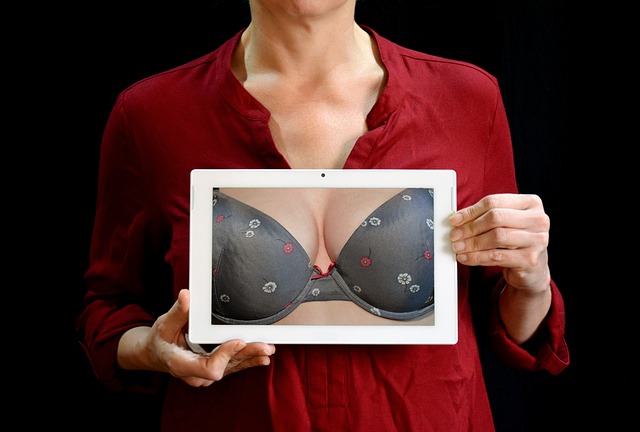 decollete-1688448_640