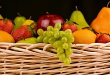 Lekcija iz oralnog seksa: Voće u korpi