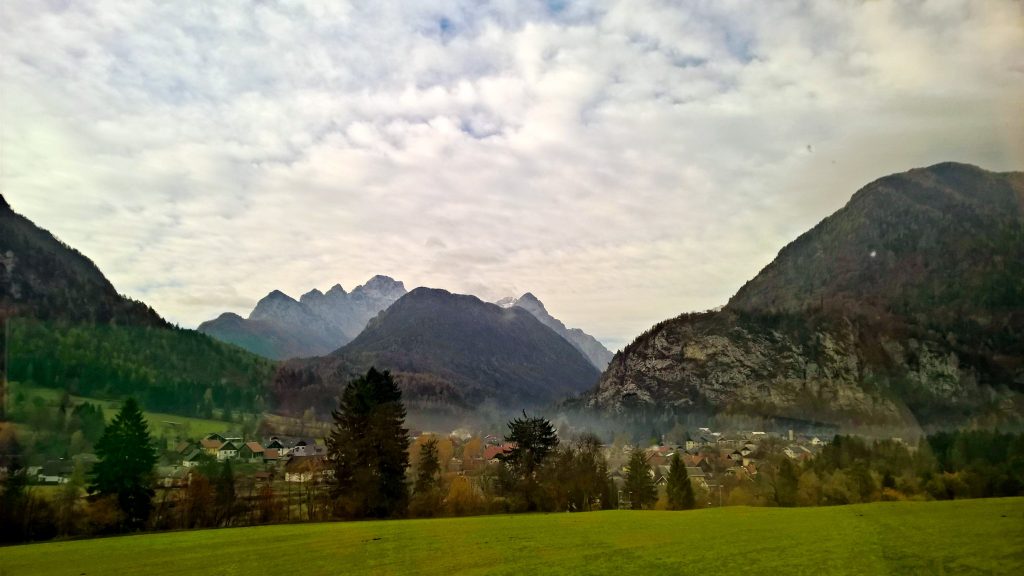 Kranjska Gora, a tu je i Triglav, u pozadini, desno, najviši vrh u Sloveniji Privatna arhiva