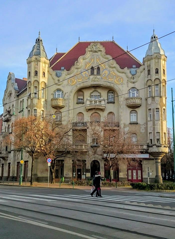Sagrađena za samo 13 meseci po projektu Ferenca Rajhla Grof palata iz 1913.