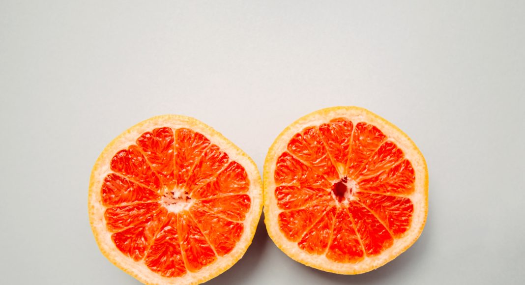 Kako da se oblačiš sa stilom ako imaš velike grudi – vodič za eleganciju i samopouzdanje