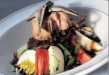 Salata Niçoise po receptu Entonija Bordejna: Francuski klasik koji miriše na leto, vino i život pun ukusa