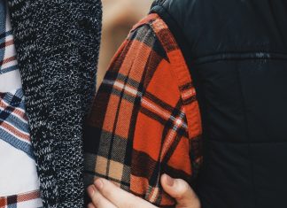 Kako stres i anksioznost uništavaju seksualnu bliskost – i šta stvarno pomaže da opet uživate