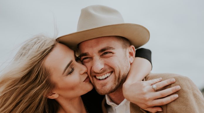 Ne možete biti srećni u vezi ako ne umete da budete dobro sami sa sobom: psiholozi objašnjavaju zašto ljubav bez lične stabilnosti retko opstaje