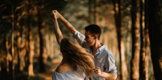 Zašto vas neko „pogodi pravo u srce“? Tajna odnosa Sunca i Meseca u ljubavnim horoskopima