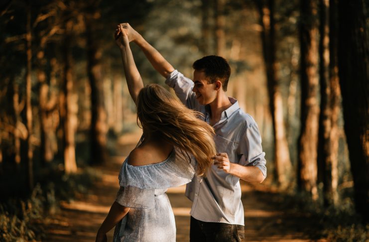 Zašto vas neko „pogodi pravo u srce“? Tajna odnosa Sunca i Meseca u ljubavnim horoskopima