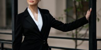 Stilske lekcije poslovnog odevanja po uzoru na Amal Kluni