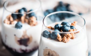 Fermentisana hrana je pravi superfood: Zašto sve žene posle 35 luduju za kiselim kupusom, kimčijem i kombuhom (i kako ti menja creva, kožu i hormone za 30 dana)