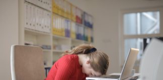 Spava vam se posle ručka? Evo zašto i kako to da rešite!