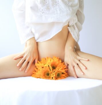 Suvoća i peckanje „dole“ posle porođaja ili u 40+ nije „normalno starenje“ – to je GSM i postoji rešenje za 7 dana (a ne za 7 godina)