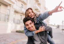 Mladi partnerski odnos nasuprot zrelom: Zašto ljubav boli drugačije sa 20 nego sa 40+? People photo created by lookstudio - www.freepik.com