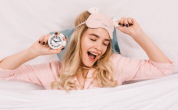 Kada svetlost radi za tebe: Kako pomeranje sata može da poboljša san, raspoloženje i zdravlje House photo created by lookstudio - www.freepik.com