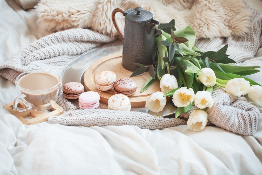 still-life-morning-breakfast-with-coffee-and-macaroon - Background photo created by pvproductions - www.freepik.com