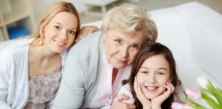 SREĆAN 8. MART! Naš život ne postaje bolji pukim slučajem, već svesnom promenom! Old mother photo created by pressfoto - www.freepik.com