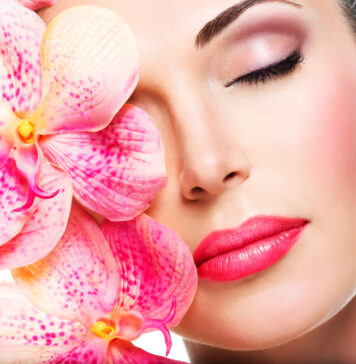 Zašto vam koža ne diše: Kako previše kozmetike uništava negu – i zašto manje daje bolje rezultate Flower photo created by valuavitaly - www.freepik.com