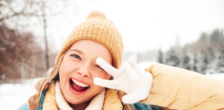 Zimska nega kože na planini: Kako zaštititi lice na velikim nadmorskim visinama Funny girl photo created by halayalex - www.freepik.com