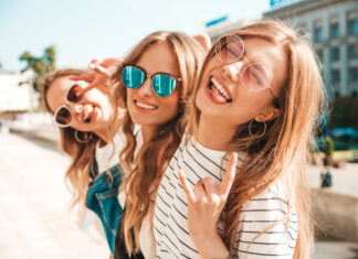 Girl friends photo created by halayalex - www.freepik.com