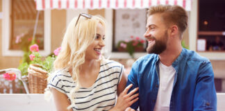 Couple talking photo created by gpointstudio - www.freepik.com