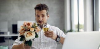 Dating app horor priče koje su toliko bolesne da ćete posle njih obrisati Tinder, Badoo i sve ostalo do kraja života Business laptop photo created by Drazen Zigic - www.freepik.com