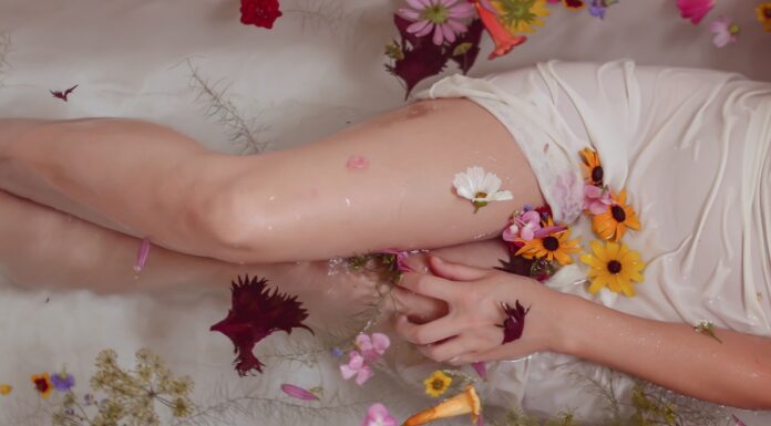 Jutarnji orgazam pre posla: da li je to najzdraviji budilnik na svetu ili samo nova TikTok bajka?