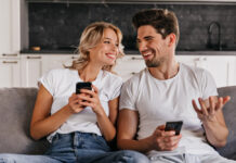 Zašto vam se glas promeni kada pričate sa nekim koga volite? Nauka otkriva šta se zapravo dešava