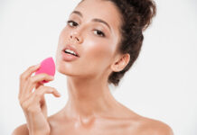 Zašto svi trljaju beli luk po licu? TikTok trend koji deli mišljenja