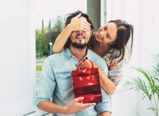 10+10 Savršenih poklona za Dan zaljubljenih: Inspiracija za Nju i Njega do 100 evra