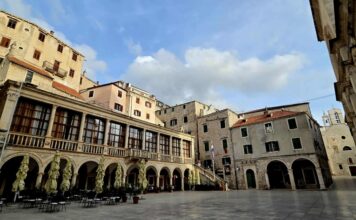 Šibenik, grad kamena koji diše srcem mora