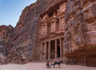 Savršen plan putovanja u Jordan: Od Crvene Petre do pustinje pod zvezdama (Vodič koji svi čuvaju)