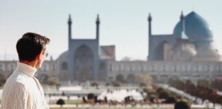 Planetarni haos nad Persijom: Astrološka predviđanja za proteste u Iranu – januar 2026. i sudbonosni preokreti