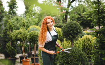Zima još traje, ali vrt već zove: Evo šta sada treba da uradite da bi proleće eksplodiralo od boja