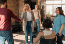 Prvi utisak se formira za 7 sekundi: Ove 3 stvari otkrivaju o vama više nego što mislite