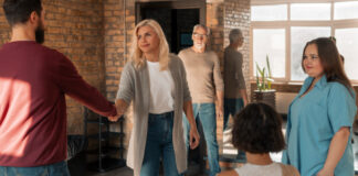 Prvi utisak se formira za 7 sekundi: Ove 3 stvari otkrivaju o vama više nego što mislite