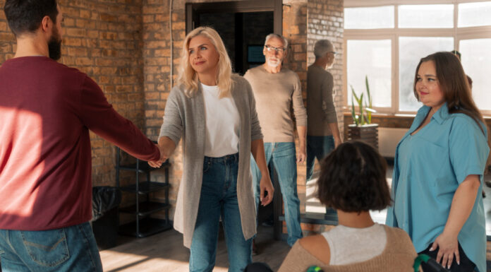 Prvi utisak se formira za 7 sekundi: Ove 3 stvari otkrivaju o vama više nego što mislite