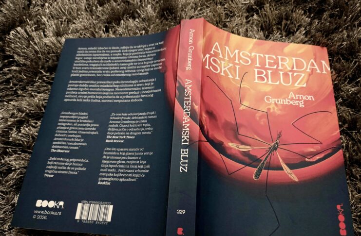 Roman koji razbija iluzije bez milosti: „Amsterdamski bluz“ nije za svakoga