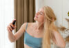 Hair mist je beauty hit leta 2026: Zašto žene masovno prskaju kosu umesto parfema