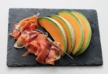 Evo zašto vekovima jedemo pršutu i dinju: Priča počinje sa „OPASNOM” DINJOM i rimskim lekarima!