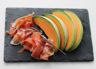 Evo zašto vekovima jedemo pršutu i dinju: Priča počinje sa „OPASNOM” DINJOM i rimskim lekarima!